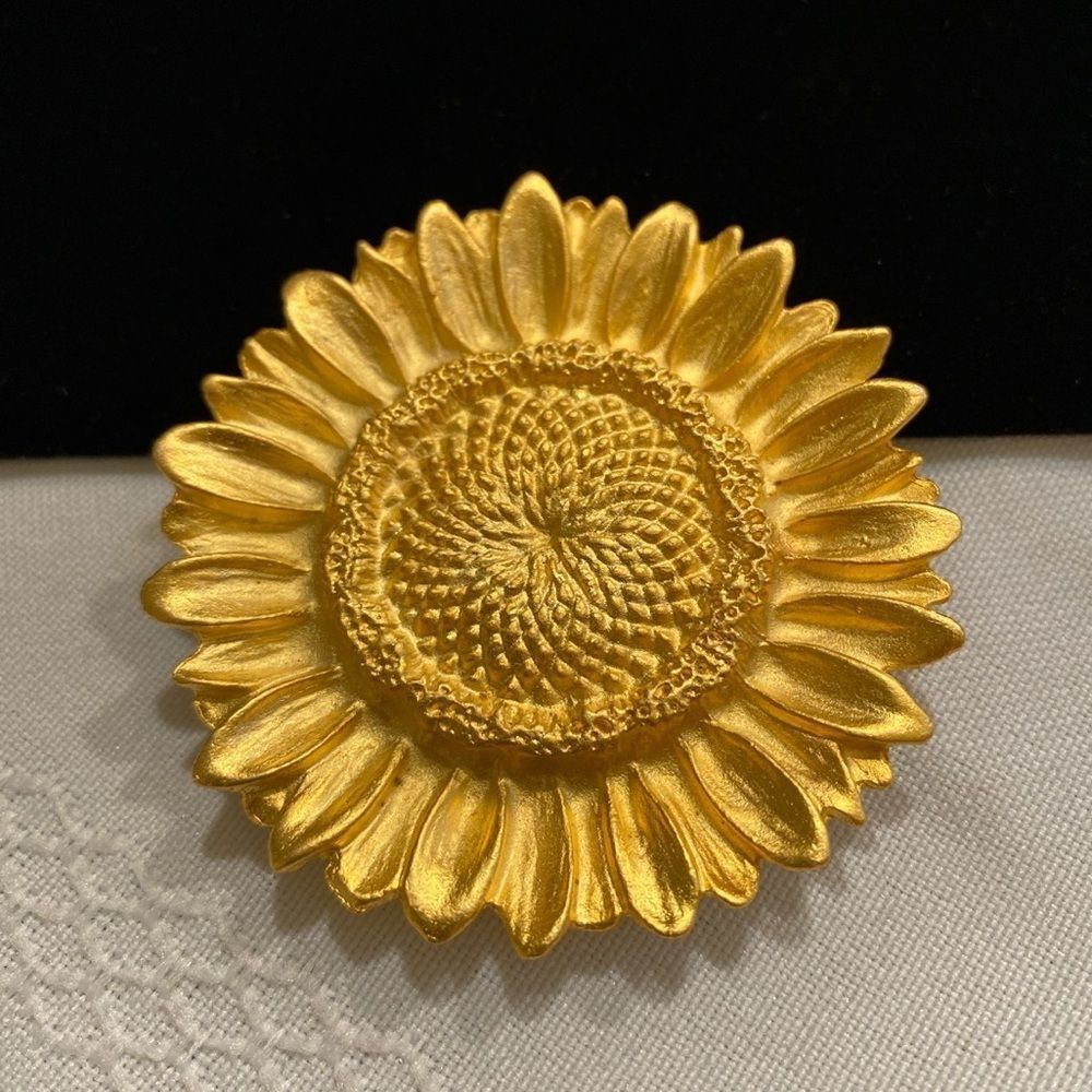 Vintage Brushed Gold Sunflower Brooch - Picture 7 of 8